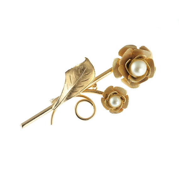 SALE--Gold Tone Flower Pin