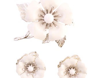 Sarah Coventry White Flower Brooch and Earring Set