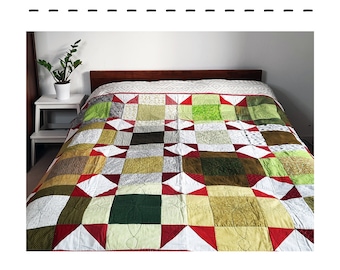 Quilt pattern: single twin bed quilt or large throw green white red, Christmas quilt, quilting ideas PDF 'In the Corner'