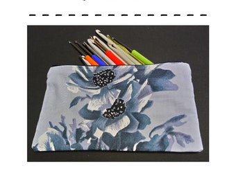 Sewing pattern: purse with zip, how to insert a zip, crochet hooks bag, small bag 'quick make' beginner-friendly PDF 'Zip Purse'