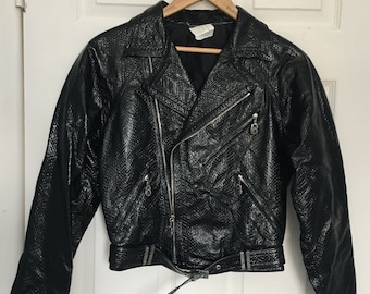 Vintage 1990’s Authentic Gianni Versace Black Leather Jacket Size 40 Biker Motorcycle Cropped Shoulder Pads Coat 1994 1995 Runway Patent S M