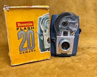 Vintage 1950s Kodak Brownie Flash 20 Camera