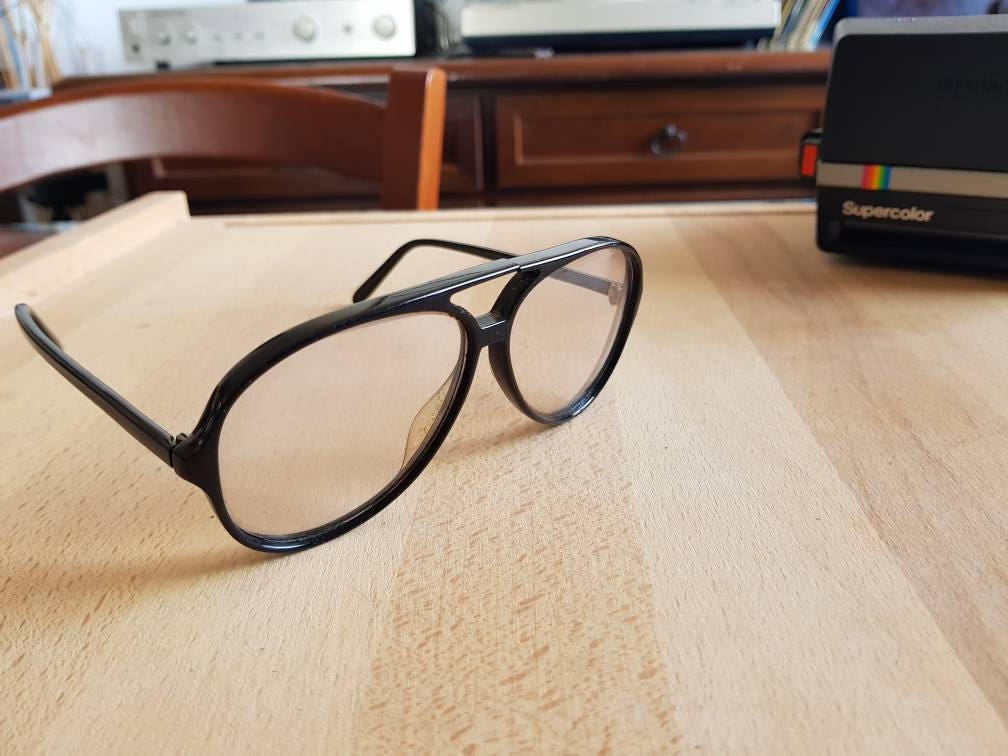 persol cracked lens
