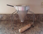 West Bend Aluminum Strainer Drainer Wood Pestle Removable Legs USA Home and Living Kitchen and Dining Colander Strainer B54