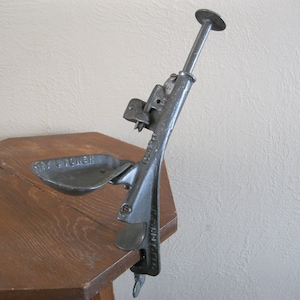 Antique Cherry Stoner/Pitter Cast Iron Home and Living Gadget K780
