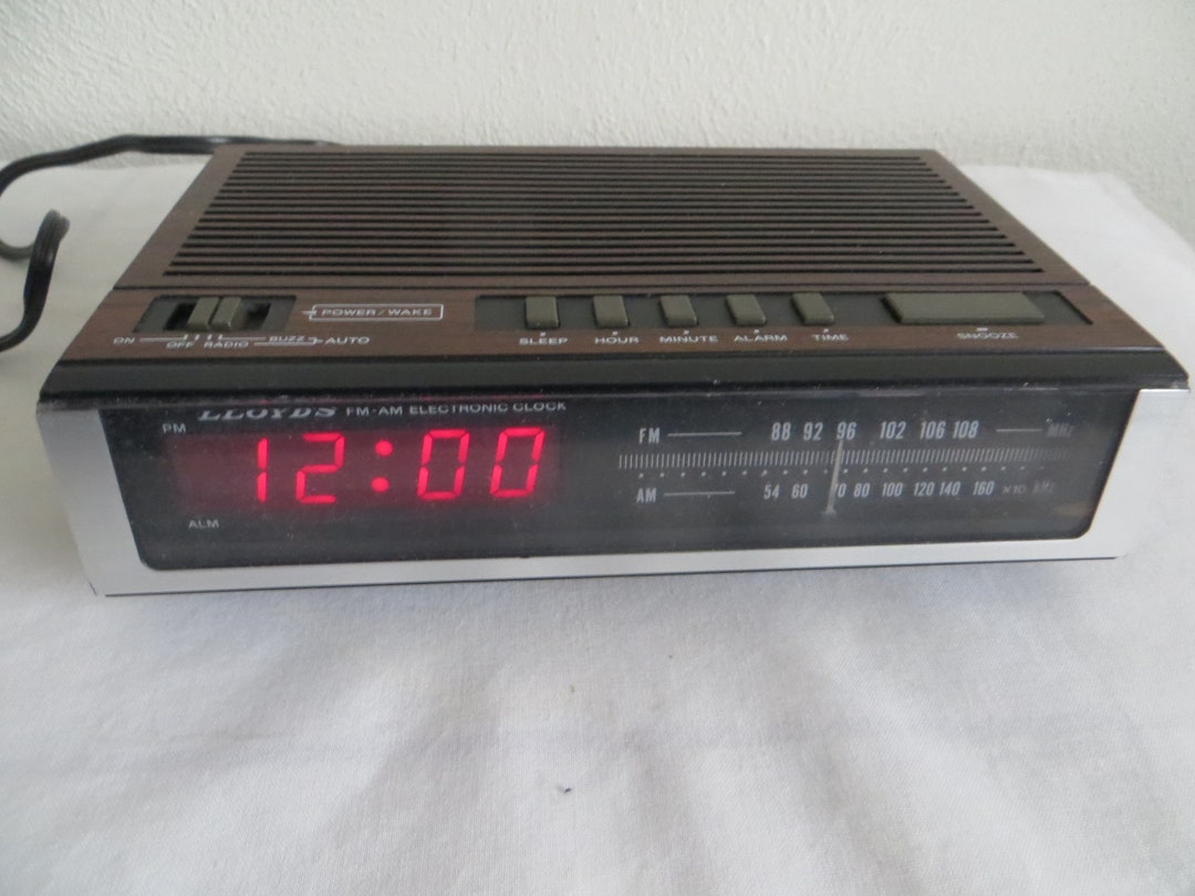 Vintage Lloyds Clock Radio Alarm AM FM Lloyds Model J203 Etsy