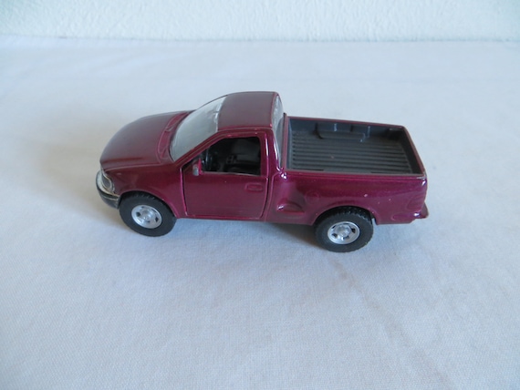 Maisto Toy Car Ford Truck Die Cast 1 to 46 Scale Toys and Games