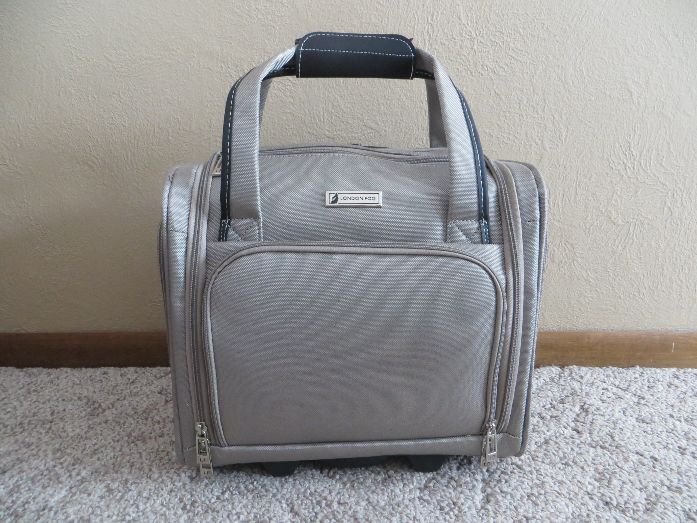 London Fog Travel Bag Duffle Bag Luggage. Multiple Zippers And Dividers