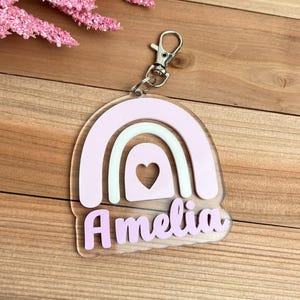 Personalisierter Regenbogen Name Schlüsselanhänger - 3D Acryl Anhänger für Rucksack, Brotdose, Windeltasche, Gepäck, oder Schulsachen