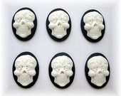6 White Gothic Day of the Dead Sugar Skull with Flowers on Black Día de los Muertos Emo Wiccan 25mm x 18mm Resin CAMEOS Calaveras de Azúcar