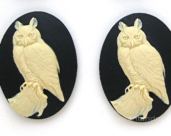 2 Ivory color Great HORNED OWL On Black Cameos 40mm x 30mm CAMEO Lot Fantasy Goth Hunting Bird Birds of Prey Owls Cabochons Costume Jewelry
