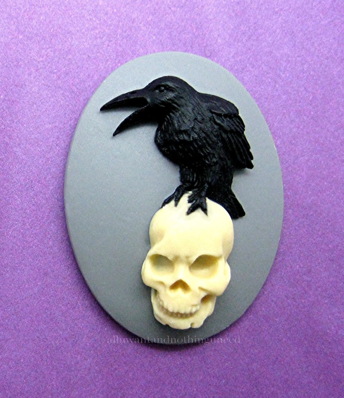 Polyresin Black Bird on Skull main image 1