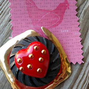 Red Heart Pop- Brooch, Heart Pin, Heart Brooch, Valentine Brooch, Valentine Gift, GIfts for Her, Vintage Button Brooch, Red and Black Brooch