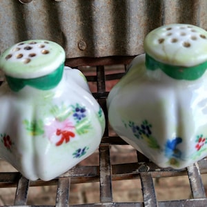 Savannah- Dusting Powder Shakers, Powder Shakers, S&P Shakers, Floral Shakers, Bath Powder,  Cottage Decor, Decor, Shabby Chic Decor