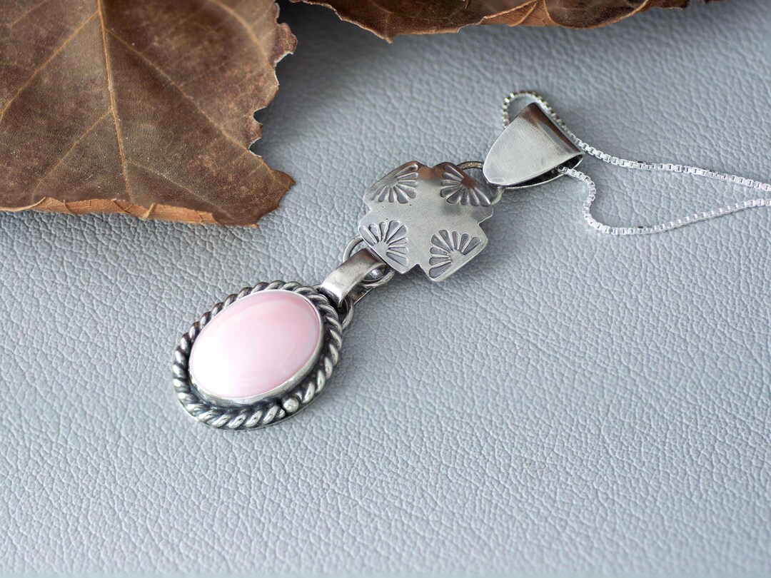 Pink Conch Graduated Necklace - 23 inch