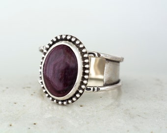 Purple Spiny Oyster Cocktail Size 9, Handmade Boho Chic Western Jewelry for Women, Blackened Wide Tapered Band, Sterling Silver Ring