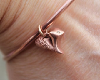 Bransoletka z rudą wiewiórką z uroczym miedzianym zawieszką w kształcie rudej wiewiórki, ręcznie wykonana z miedzianej gliny artystycznej