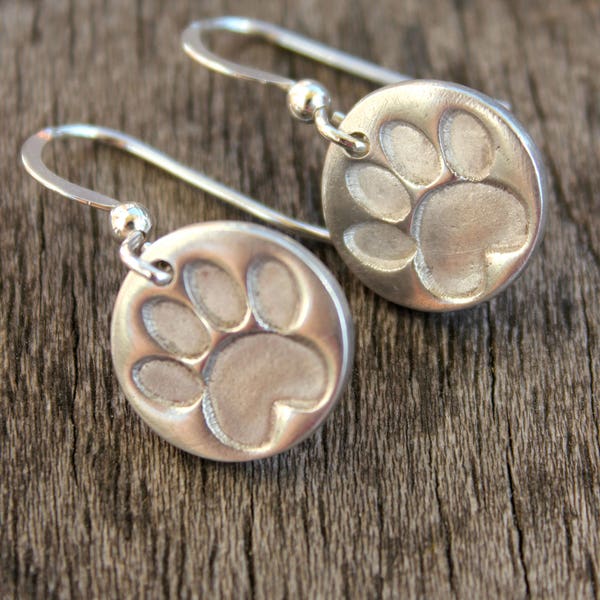 Orecchini pendenti fatti a mano in argento con impronta di zampa di cane/gatto, fili per orecchini in argento sterling