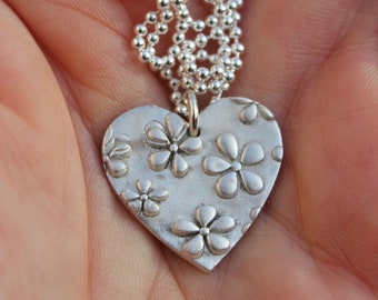 Heart flower necklace, floral heart pendant, mothers day pendant, garden necklace, embossed flower necklace, floral necklace, daisy necklace