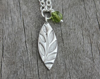 Minimalist silver leaf print pendant, green leaf pendant, minimalist silver pendant, nature inspired pendant, nature necklace, leaf necklace
