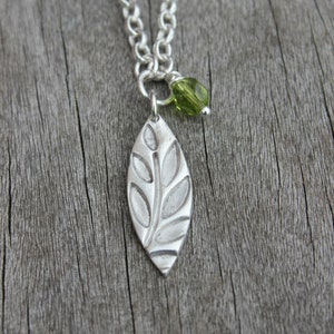 Minimalist silver leaf print pendant, green leaf pendant, minimalist silver pendant, nature inspired pendant, nature necklace, leaf necklace