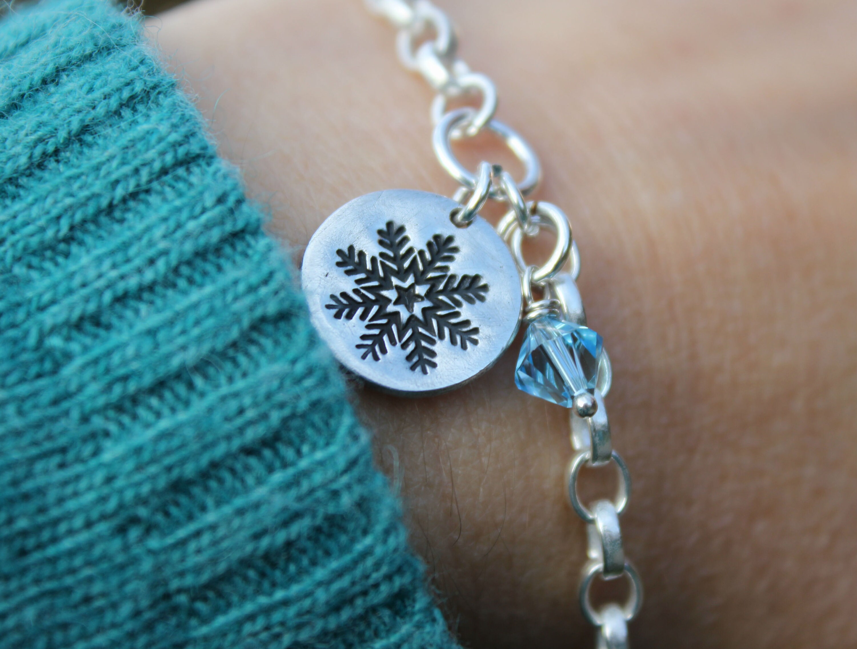 Silver snowflake bracelet snowflake charm snow crystal bracelet sparkly winter bracelet christmas gift bracelet swarovski bracelet