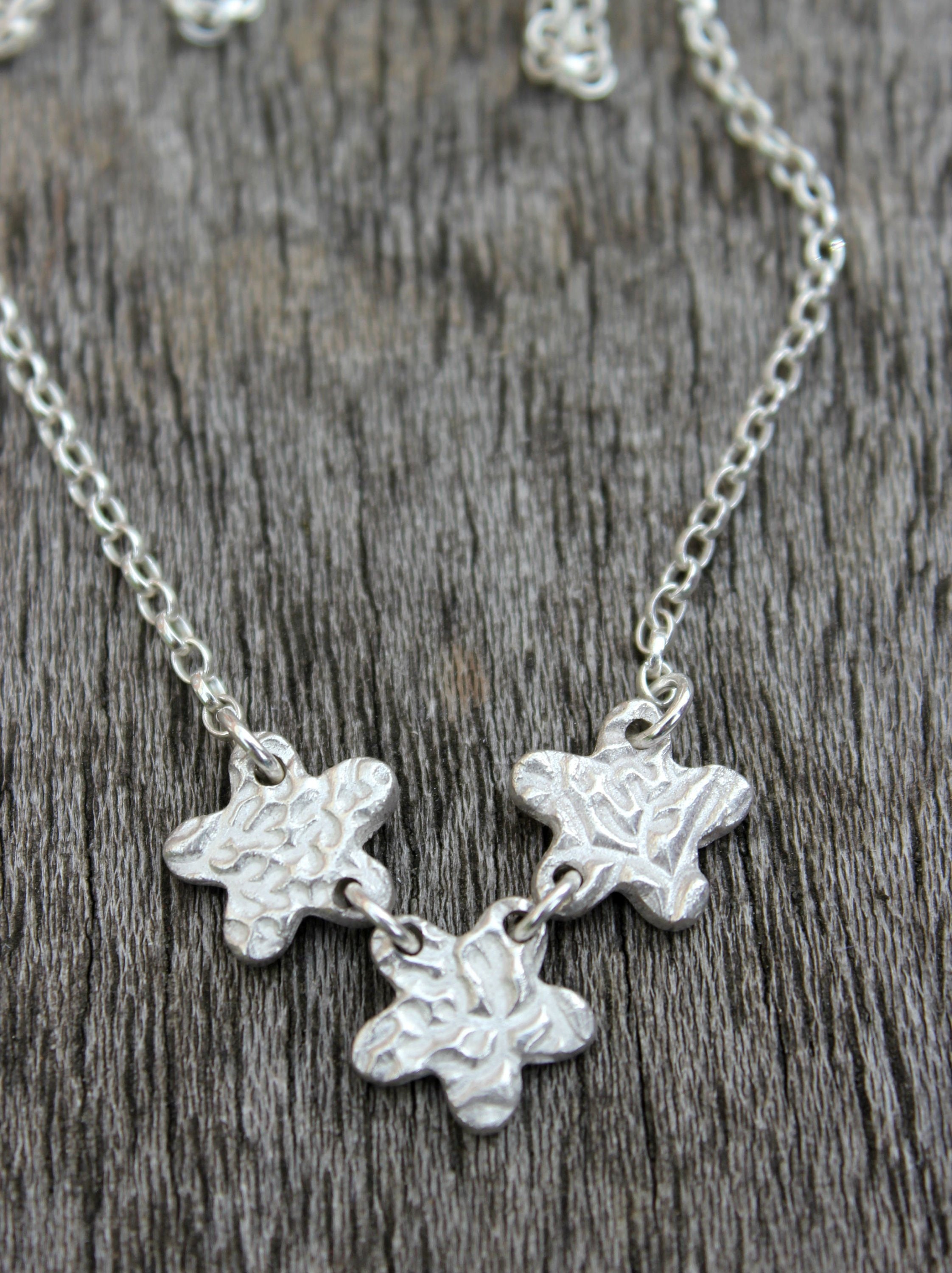 Silver daisy on sale chain necklace