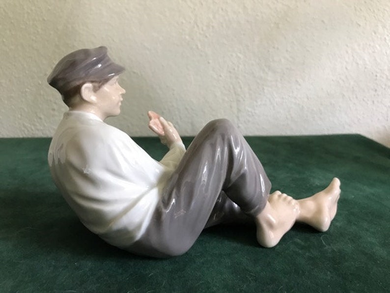 Royal Copenhagen Figurine No 865 Boy Eating Lunch