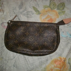 louis vuitton underarm bag