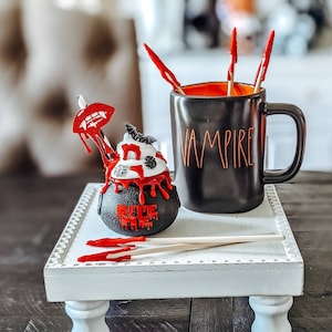 Miniaturowy kocioł wampira, dekoracja tacki na Halloween, fałszywa dekoracja krwi wampira, dekoracja tacki na wampira, fałszywa krwawa babeczka, dekoracja horroru
