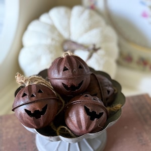 Pumpkin Jingle Bell, Rusty Metal Jack O&#39;Lantern, Rustic Primitive Halloween, Halloween Jingle Bell