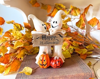 Ghost Couple Figurine, Vintage Style Halloween Decor, Happy Ghost Decor, Ghost with Face, Happy Halloween Ghost, Ghost Figure, Smiling Ghost