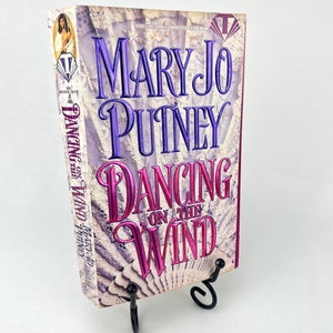 Dancing on the Wind di Mary Jo Putney, prima edizione del 1994, libro tascabile con copertina arretrata