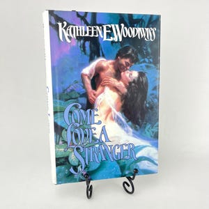 Come Love a Stranger di Kathleen E. Woodiwiss 1a edizione Avon con copertina rigida e copertina Clinch 1984