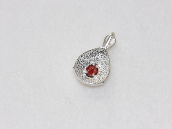 Sterling silver tear drop shaped garnet pendant, … - image 3