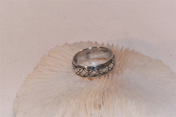 Size 8 sterling silver tribal style ring, sterlin… - image 1