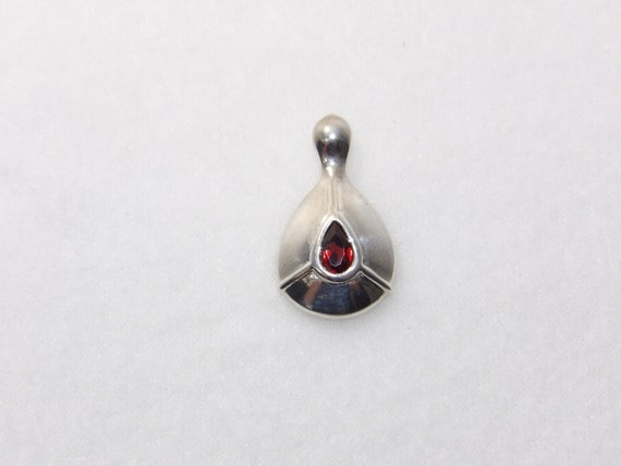 Sterling silver tear drop shaped garnet pendant, … - image 1