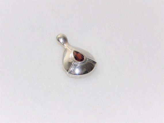 Sterling silver tear drop shaped garnet pendant, … - image 9