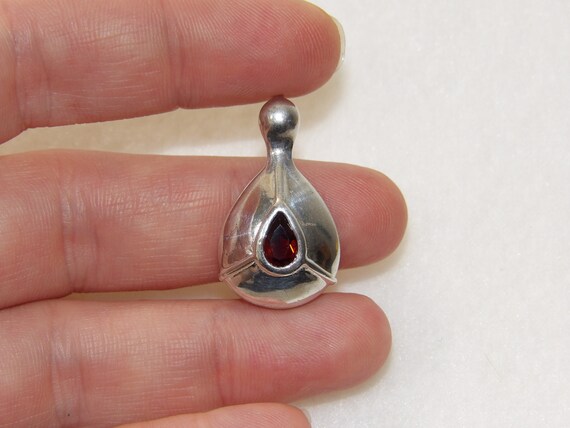 Sterling silver tear drop shaped garnet pendant, … - image 2