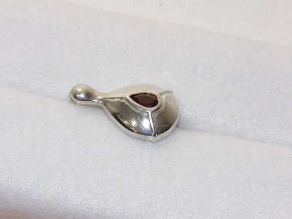 Sterling silver tear drop shaped garnet pendant, … - image 7
