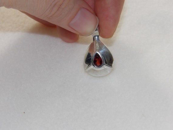 Sterling silver tear drop shaped garnet pendant, … - image 5