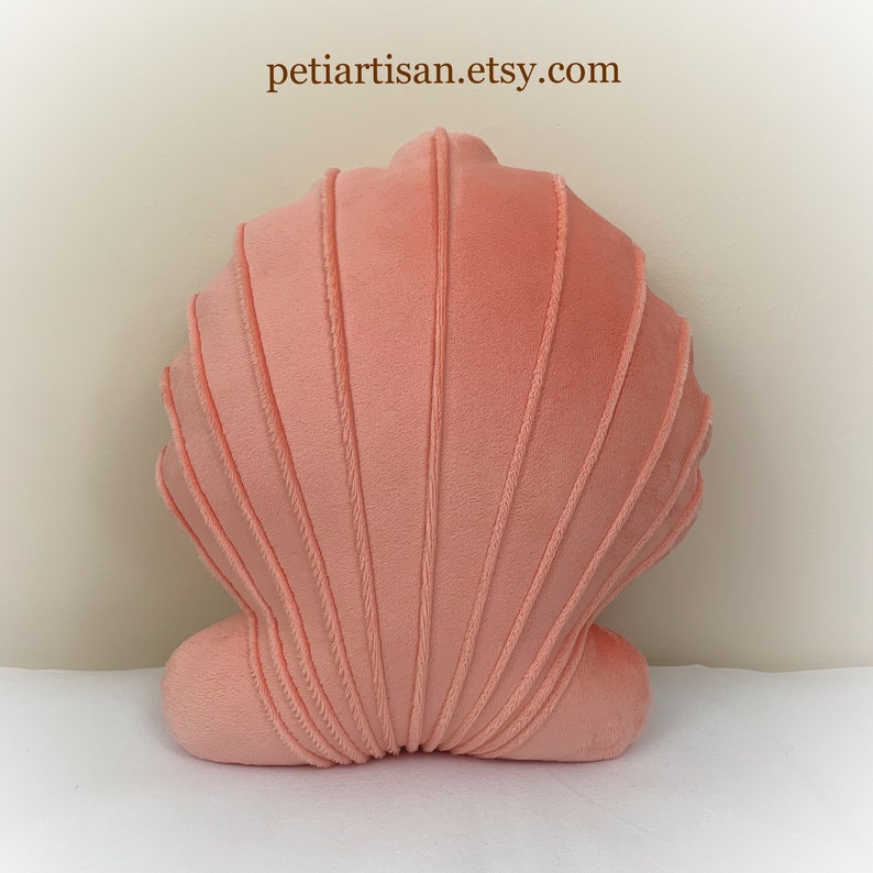 PeTiArtisan Scallop Shell Pillow - Thumbnail 3