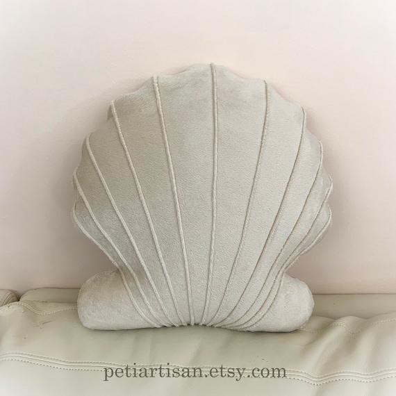 Peppery Home Sea Shell Shaped Bath Mat - beige and white clam bathroom rugs