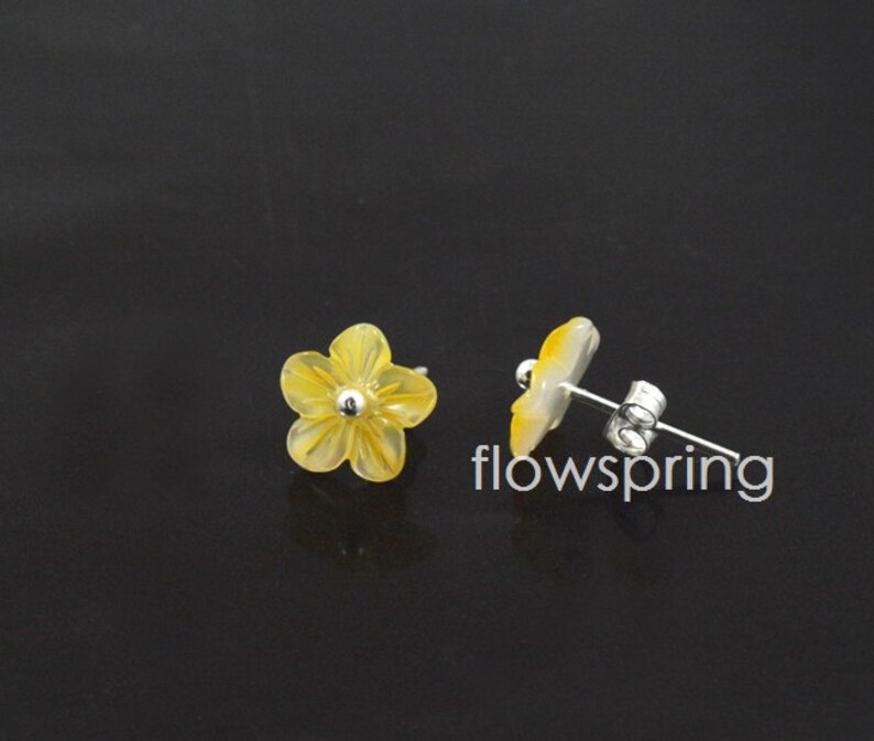 10mm Luster Natural Carved Pink Yellow platycodon Flower Shell Mop Earring Stud Seashell Flower Ear 925 Silver Earring Wedding Jewelry image 4