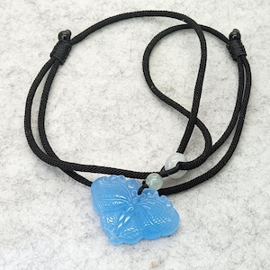 Sea Blue Jade Schmetterling Anhänger: Handgemachte Kordel Halskette, verstellbares Amulett
