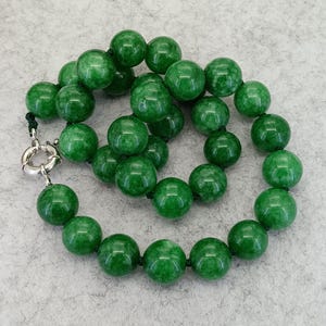 Grüne Jade Perlen Choker Halskette: Geknüpfter Jade Schmuck