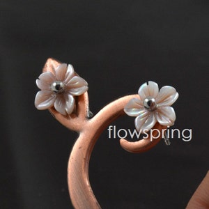 10mm Luster Natural Carved Pink Yellow platycodon Flower Shell Mop Earring Stud Seashell Flower Ear 925 Silver Earring Wedding Jewelry image 5