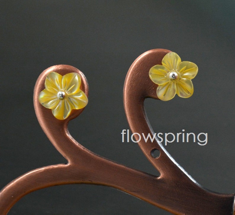 10mm Luster Natural Carved Pink Yellow platycodon Flower Shell Mop Earring Stud Seashell Flower Ear 925 Silver Earring Wedding Jewelry image 1