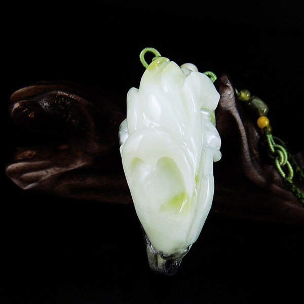 Large Natural Color Hand Carved Outer Sweater Magnolia Flower Jade Pendant with Jadeite Necklace