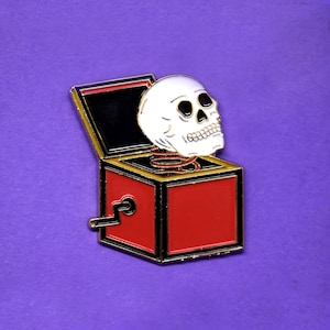 Broche tête de mort en émail souple // Broche tête de mort // Broche mignonne // Épingles // Broche émaillée // Cadeau pour elle // Cadeau pour lui // Idées cadeaux // Épinglette